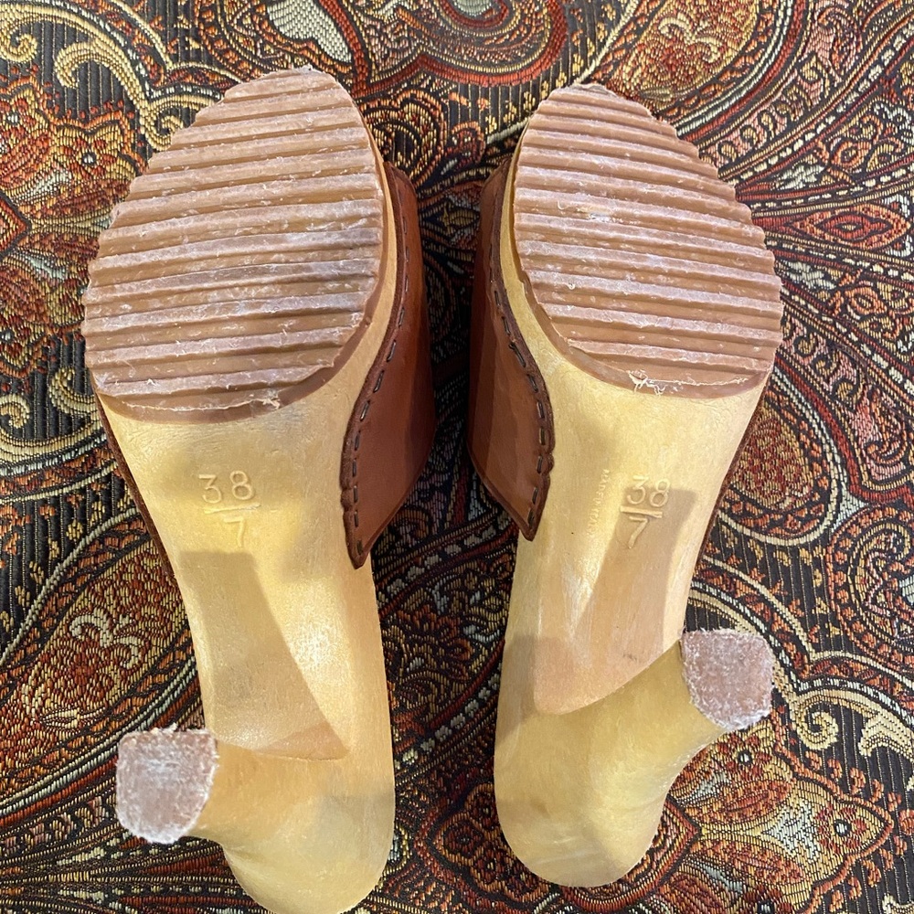 Vintage Tan Leather Women's Heels - Picture 3 of 8